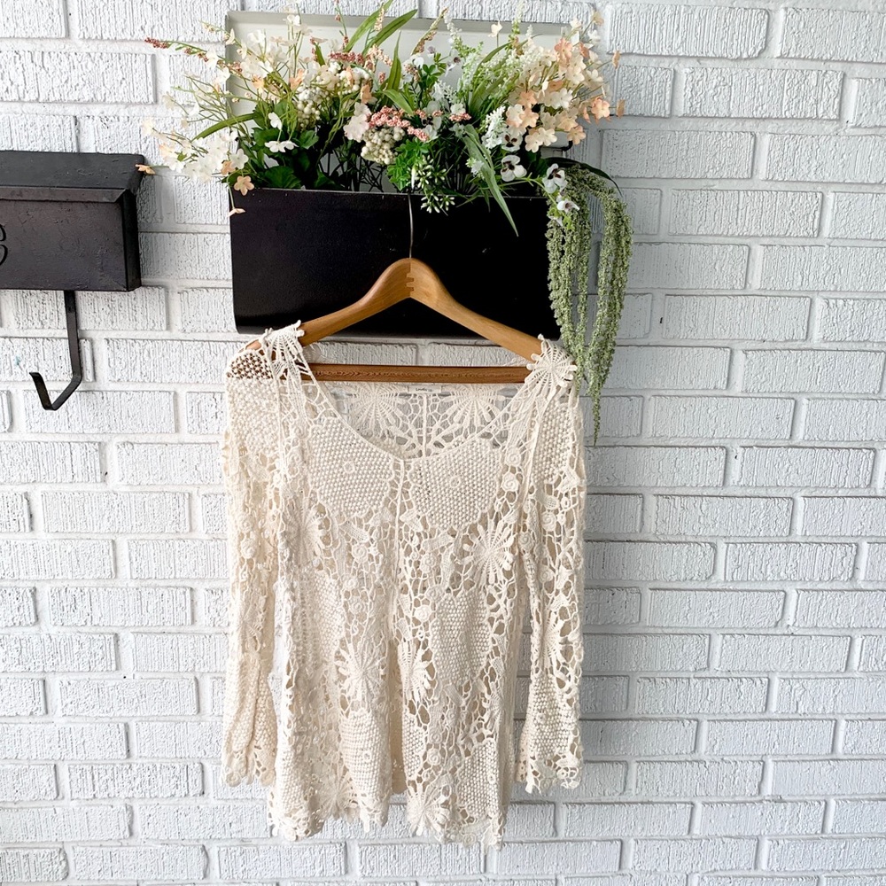 *Host Pick* Lovely 153 Crotchet Long Sleeve Top M